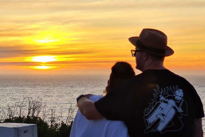 Valparaíso Street Art Downhill Walk and Casablanca Wines, Max 8 Guests from Santiago (8/12)