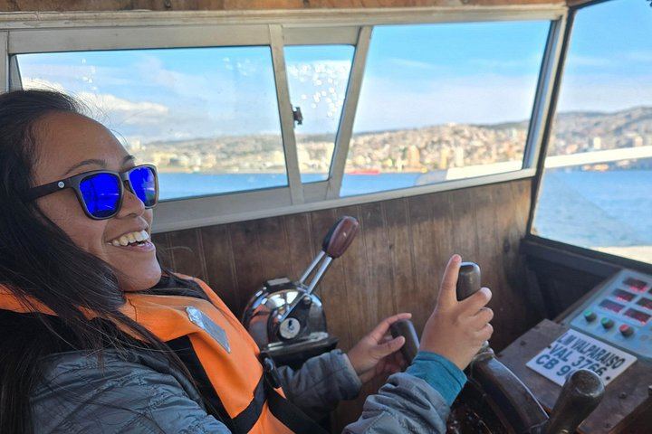 Valparaíso Street Art Downhill Walk and Casablanca Wines, Max 8 Guests from Santiago (9/12)