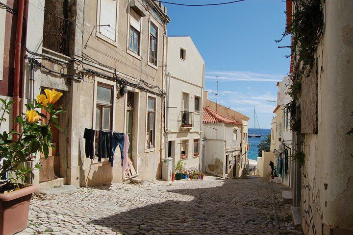 Private Half-Day Sesimbra Tour: Moorish Castle, Bacalhôa Wines and Hilltop Swing (12/12)