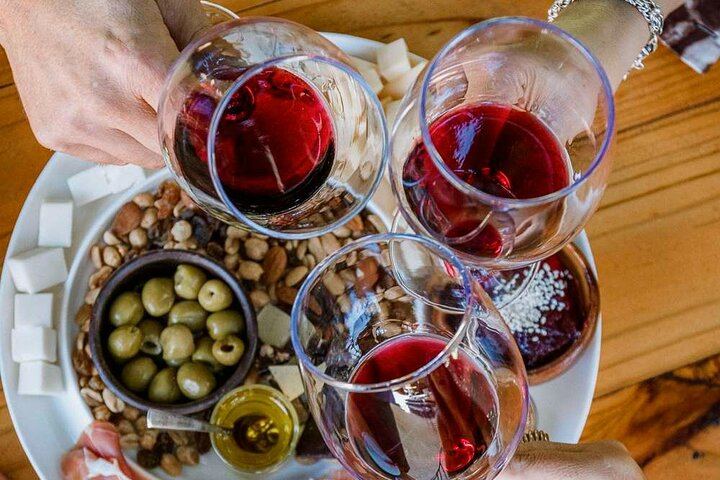 Private Organic Wine Tour in Casablanca Valley with Boutique Wineries and Lunch (4/12)
