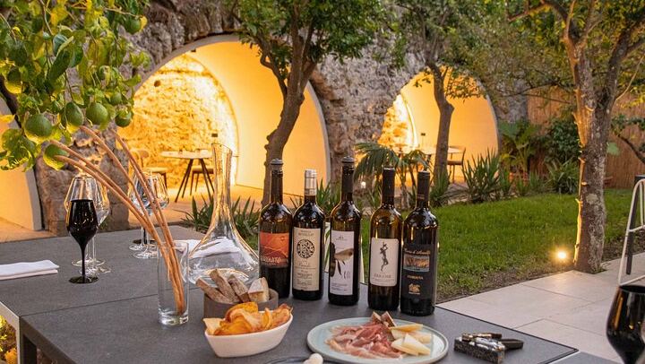 Sorrento Garden Tasting of 5 Premium Wines from Amalfi, Capri, Ischia and Vesuvius (1/12)