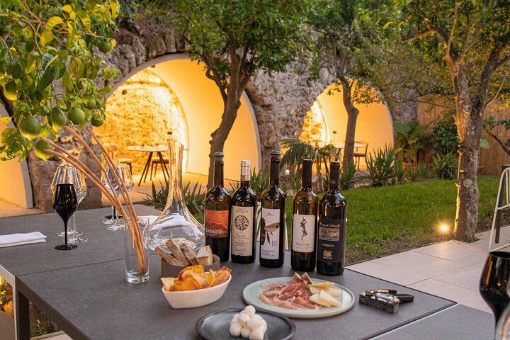 Sorrento Garden Tasting of 5 Premium Wines from Amalfi, Capri, Ischia and Vesuvius (1/12)