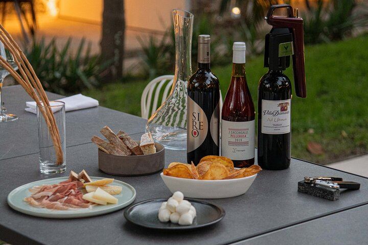 Sorrento Garden Tasting of 5 Premium Wines from Amalfi, Capri, Ischia and Vesuvius (2/12)