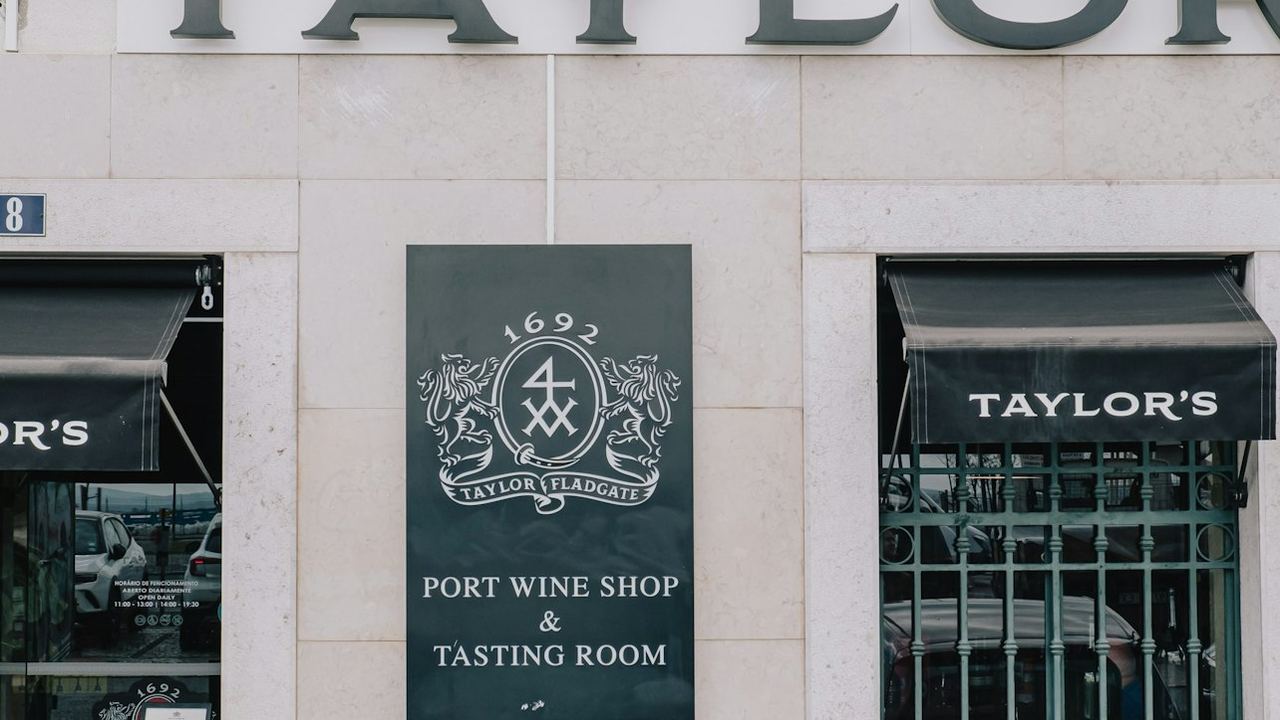 Taylor's Port Shop in Alfama, Lisbon: Three Ports with Pastel de Nata or Chocolate (2/9)