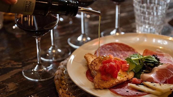 The Countess's Lunch at Poggio ai Laghi: Guided Chianti Tasting with Oils and Vinegars (3/7)