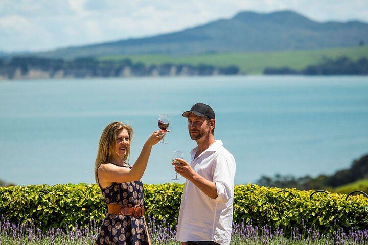 Waiheke Wine Tour with Ananda: Three Vineyards and Lunch at Three Seven Two (8/12)