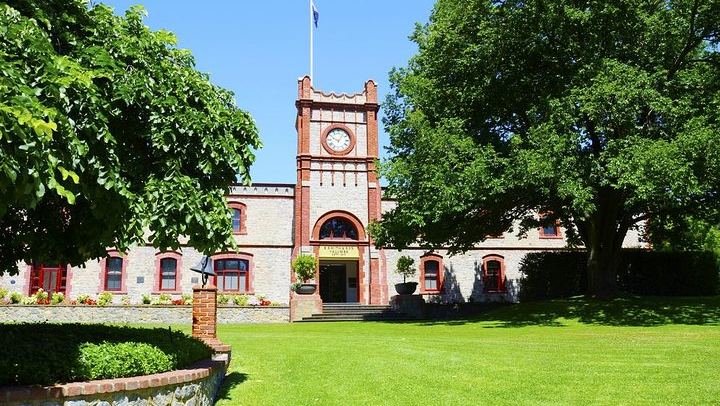 Barossa Valley Hop-On Hop-Off Wine Bus from Adelaide or Tanunda, Hourly Loop (1/6)