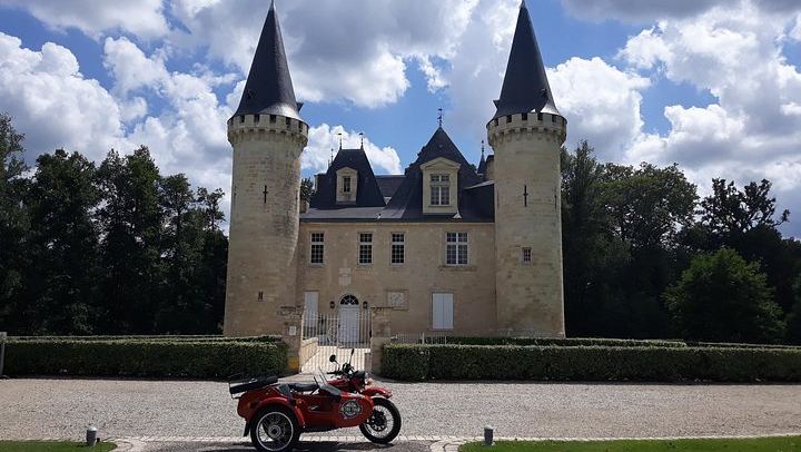 Médoc Sidecar Wine Tour from Bordeaux with a Local and Grand Cru Classé Tasting (4/8)