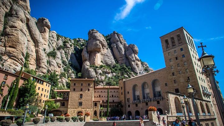 Montserrat and Penedes Cava Winery Small-Group Day by Minivan with Farmhouse Lunch (4/12)