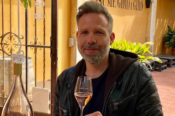 Sant Sadurní Cava and Chocolate Day Trip by Train from Barcelona with 4-Course Lunch (1/12)