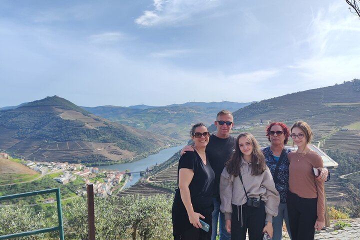 Douro Valley Sommelier Tour: Small Estates, Pinhão Boat Ride and Historic House Lunch (2/12)