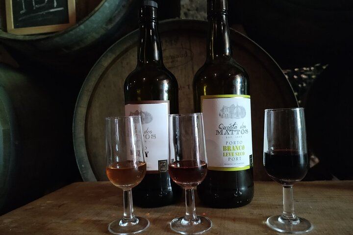 Douro Valley Sommelier Tour: Small Estates, Pinhão Boat Ride and Historic House Lunch (8/12)