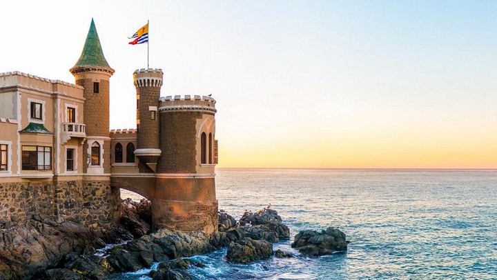 Casablanca Wine Tasting, Neruda's La Sebastiana and Valparaíso Walking Tour (4/12)