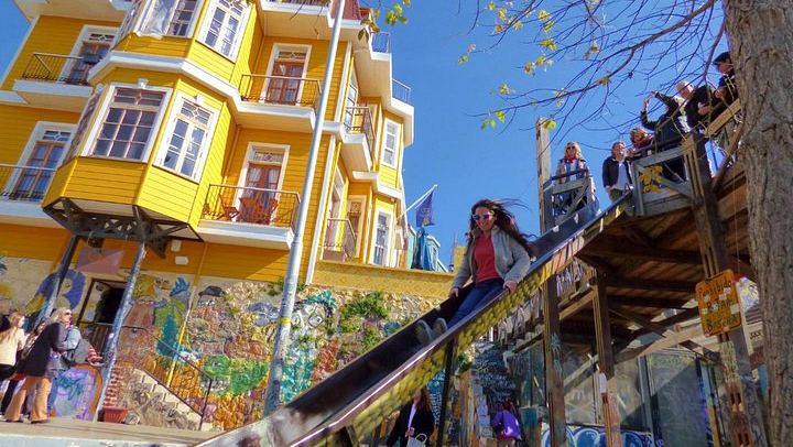 Casablanca Wine Tasting, Neruda's La Sebastiana and Valparaíso Walking Tour (1/12)