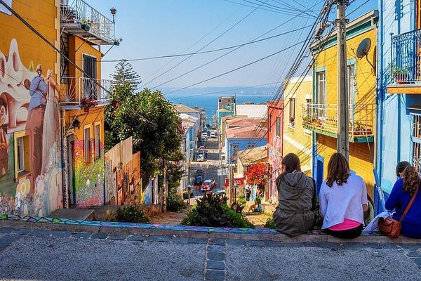 Casablanca Wine Tasting, Neruda's La Sebastiana and Valparaíso Walking Tour