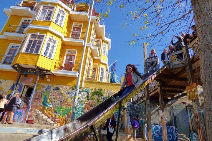 Casablanca Wine Tasting, Neruda's La Sebastiana and Valparaíso Walking Tour (1/12)