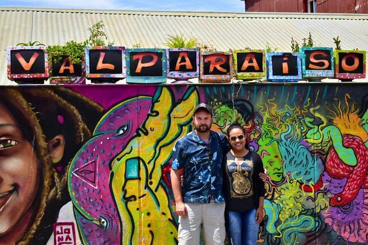 Casablanca Wine Tasting, Neruda's La Sebastiana and Valparaíso Walking Tour (5/12)