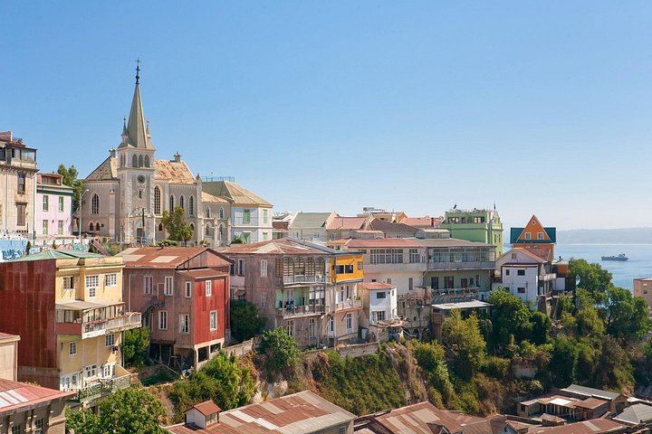 Casablanca Wine Tasting, Neruda's La Sebastiana and Valparaíso Walking Tour (10/12)