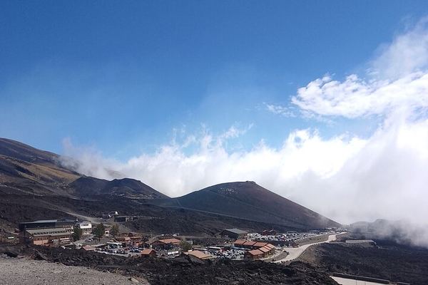 Etna Two-Winery Tour: 1669 Eruption Craters, 4-Wine Tasting and Sommelier-Led Lunch
