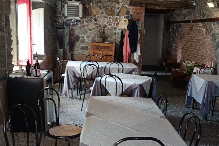 Etna Two-Winery Tour: 1669 Eruption Craters, 4-Wine Tasting and Sommelier-Led Lunch (11/12)