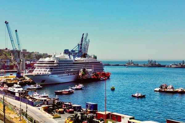 Santiago to Valparaiso Cruise Terminal Transfer with Casablanca Winery and City Tour