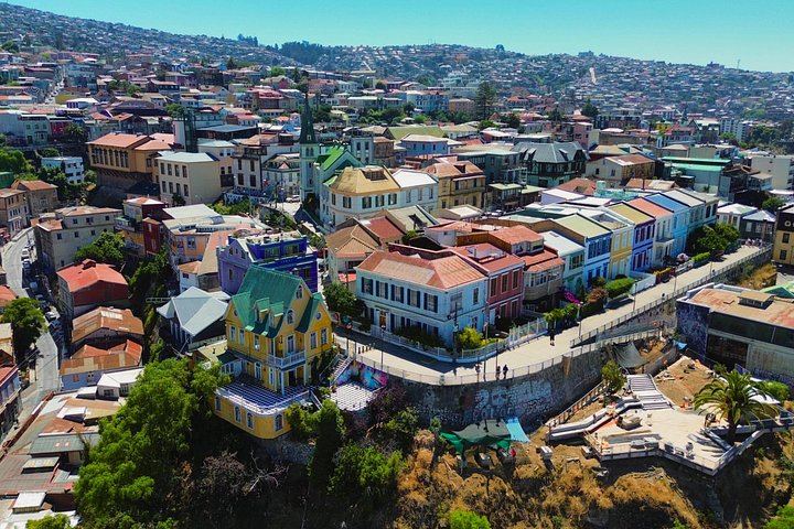 Santiago to Valparaiso Cruise Terminal Transfer with Casablanca Winery and City Tour (1/12)