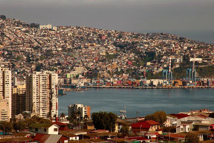 Santiago to Valparaiso Cruise Terminal Transfer with Casablanca Winery and City Tour (12/12)