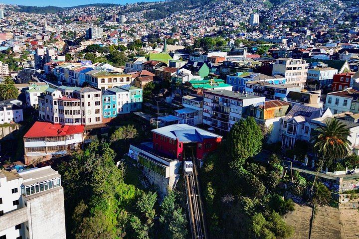 Santiago to Valparaiso Cruise Terminal Transfer with Casablanca Winery and City Tour (10/12)