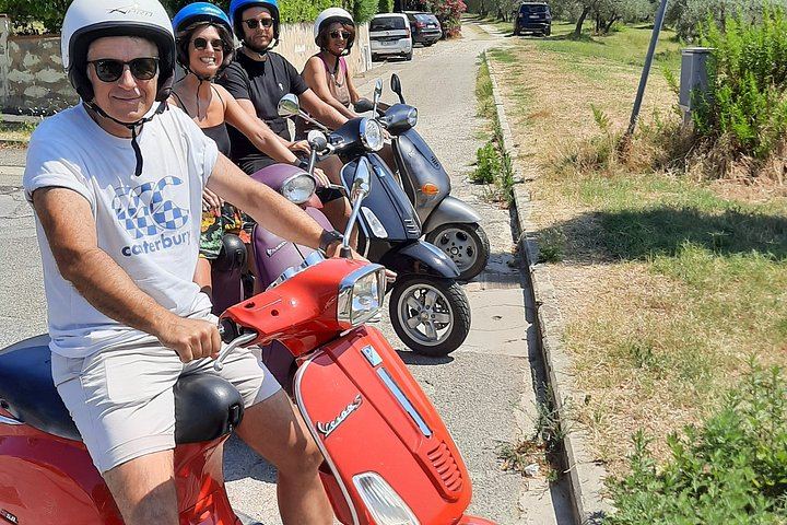 Automatic Vespa Ride in Chianti from Florence: Van Transfer, Winery and Olive Oil (11/12)