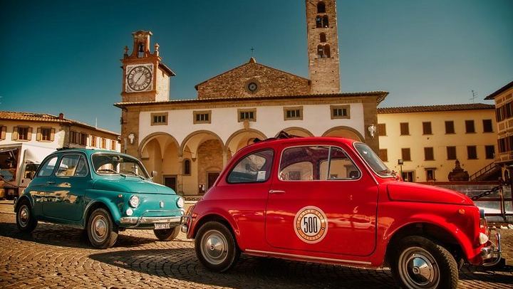 Self-Drive Vintage Fiat 500 Convoy to a 15th-Century Villa with Picnic Lunch and Wine (1/6)