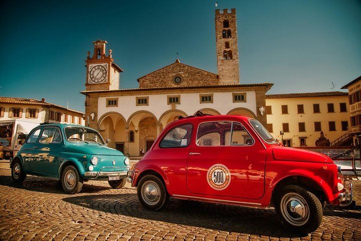 Self-Drive Vintage Fiat 500 Convoy to a 15th-Century Villa with Picnic Lunch and Wine (1/6)