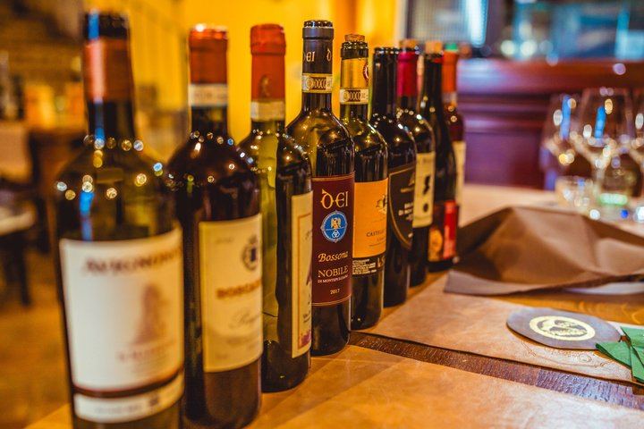 Comparative Italian Wine Tasting with a Sommelier at Perbacco Wine Club, Montepulciano (4/6)