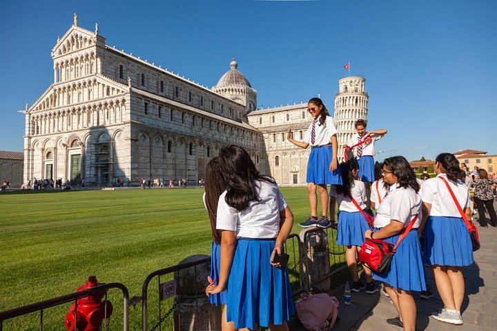 Walkabout Tours Tuscany Day Trip from Florence: Siena, San Gimignano, Pisa, Winery Lunch (9/12)