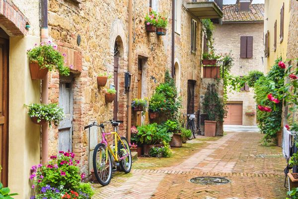 Siena Province Day Trip: Monteriggioni, Pienza, Montepulciano and Two Wine Tastings
