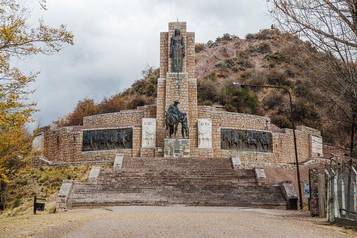 Uco Valley and Cordon del Plata: Organic Tasting, Cristo Rey and Historic Apple Tree (4/10)