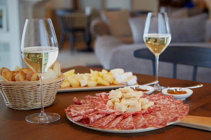 Mani Sagge Prosecco Superiore Tasting in San Pietro di Feletto: Hilltop Walk, 3 Wines (1/6)