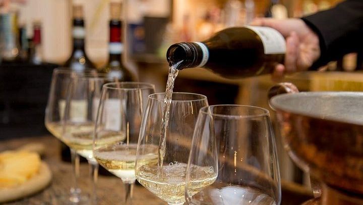 Verona City Centre Wine School: Soave, Lugana, Valpolicella and Amarone Pairings (1/7)