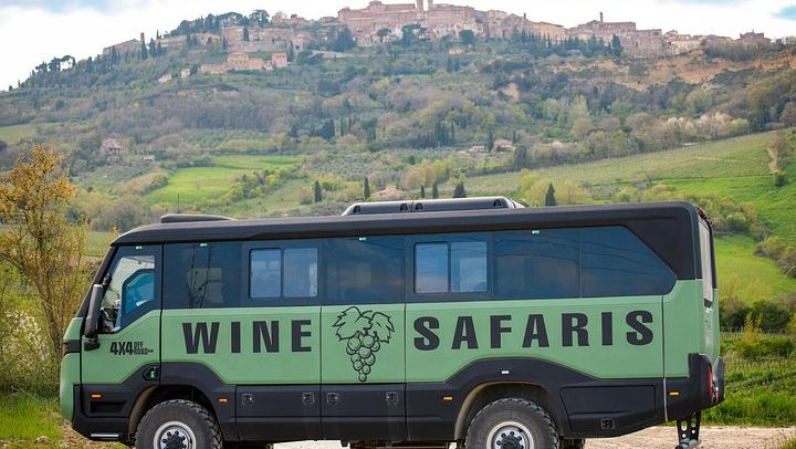 Private Offroad Wine Safari from Florence: Brunello, Bagno Vignoni, Pienza and Vino Nobile (1/6)