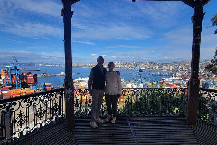 Casablanca Valley Wine Tasting and Valparaiso Heritage Walk, Markets and Elevators (3/12)