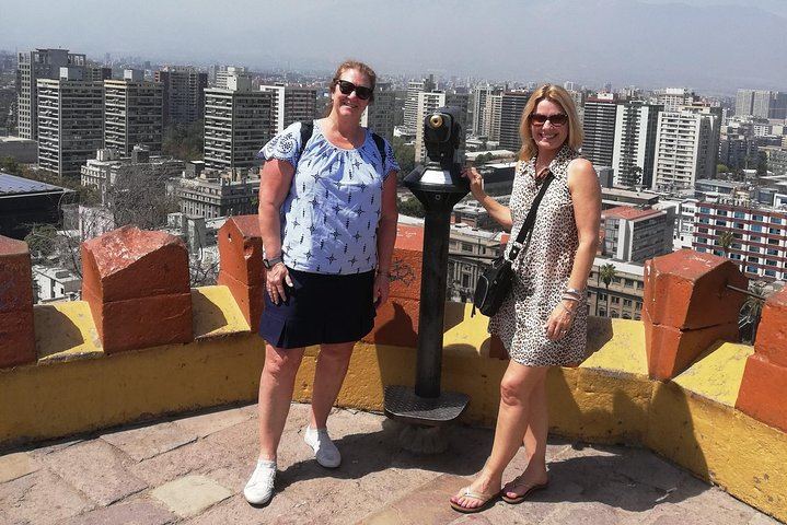 Casablanca Valley Wine Tasting and Valparaiso Heritage Walk, Markets and Elevators (11/12)