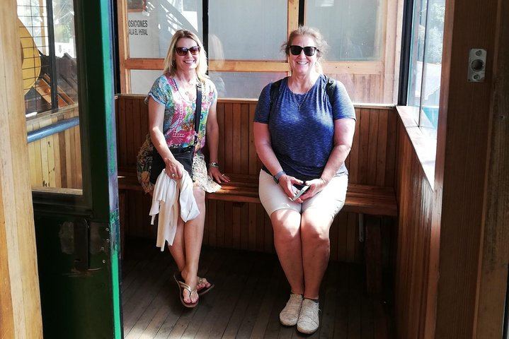 Casablanca Valley Wine Tasting and Valparaiso Heritage Walk, Markets and Elevators (6/12)