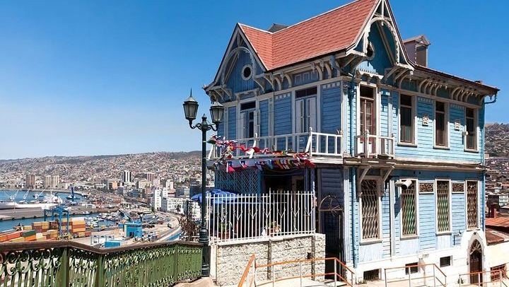 Casablanca Valley Wine Tasting and Valparaiso Heritage Walk, Markets and Elevators (2/12)
