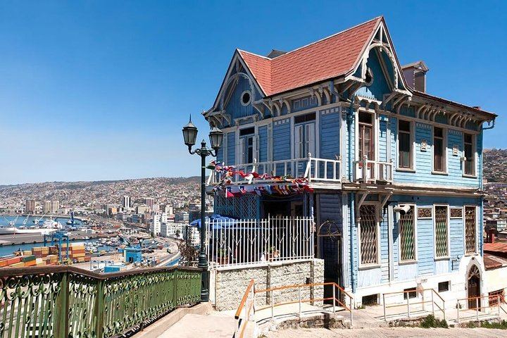 Casablanca Valley Wine Tasting and Valparaiso Heritage Walk, Markets and Elevators (2/12)