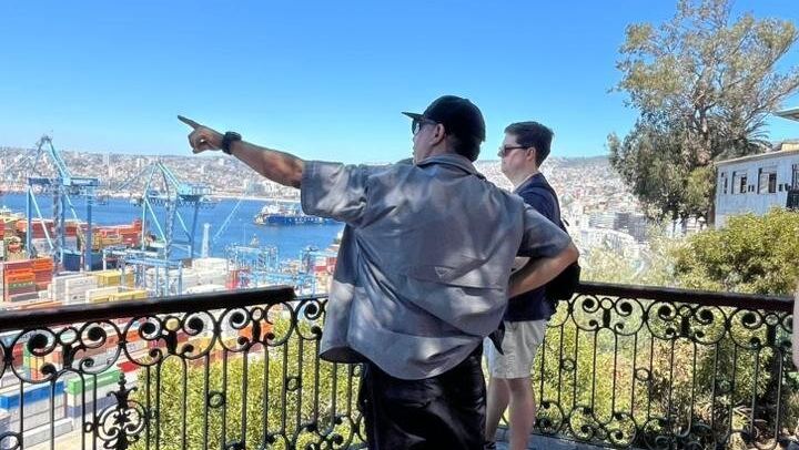 Private Valparaiso and Viña del Mar Tour with Casablanca Wine Tasting, Moai and Funicular (3/12)