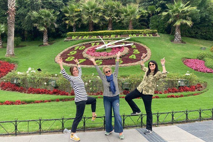 Private Valparaiso and Viña del Mar Tour with Casablanca Wine Tasting, Moai and Funicular (1/12)
