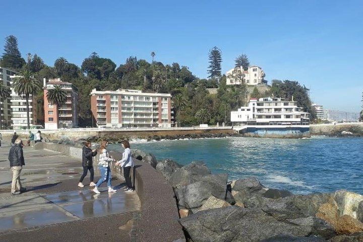Private Valparaiso and Viña del Mar Tour with Casablanca Wine Tasting, Moai and Funicular (12/12)