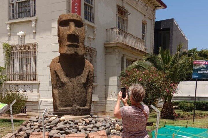 Private Valparaiso and Viña del Mar Tour with Casablanca Wine Tasting, Moai and Funicular (6/12)