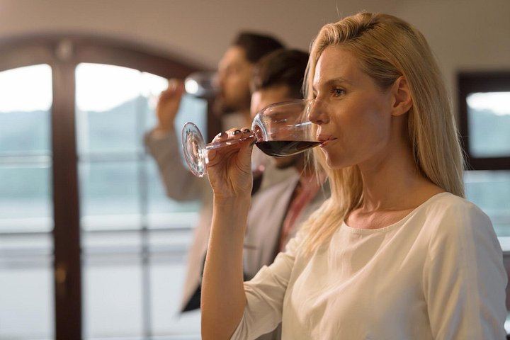Barossa Valley Shared Wine Tour with Henschke, Yalumba and Chauffeured Pickup (10/12)