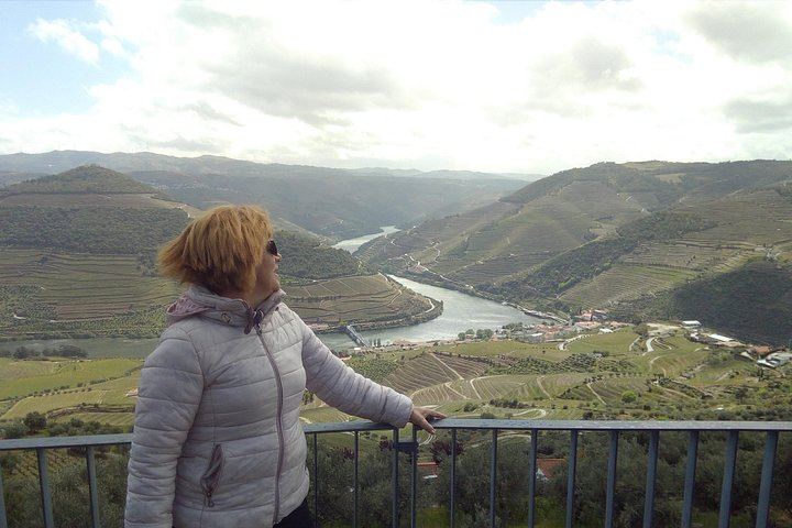 Private Douro Valley Port Wine Tour with Pinhao Tasting, Viewpoints and Tavern Lunch (8/12)