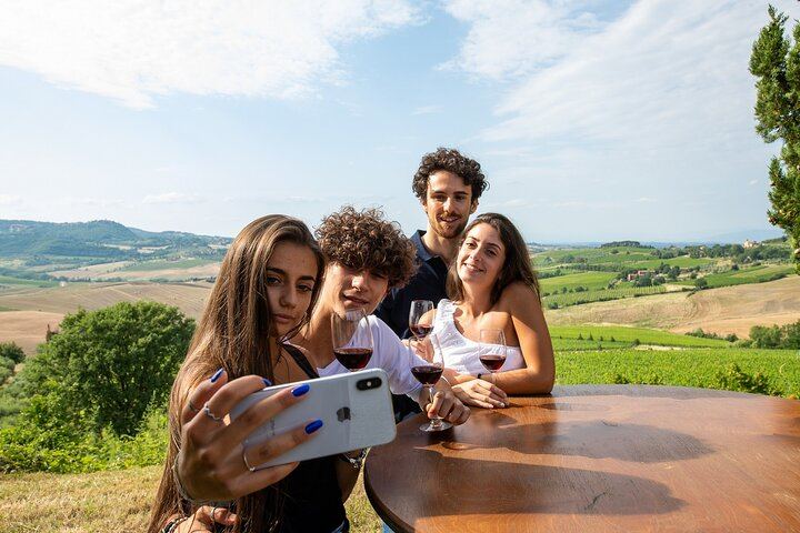 Vino Nobile di Montepulciano Producer Tour: From the Vineyard to the Cellar with Makers (2/3)